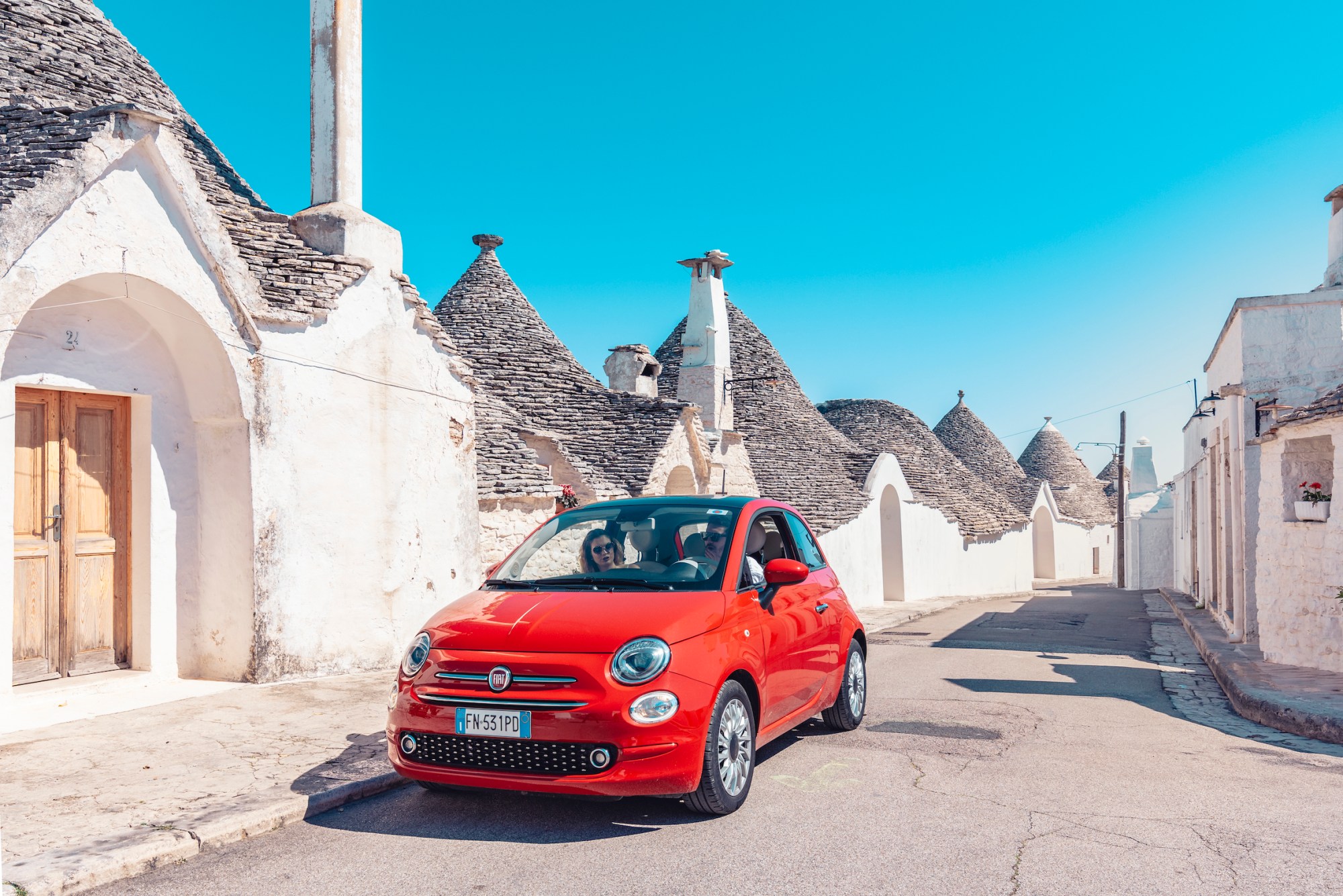 FIAT-500-HIRE-IN-ITALY-2-1 Red Fiat 500 in small town