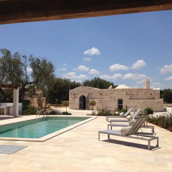 Trullo-with-pool-in-puglia