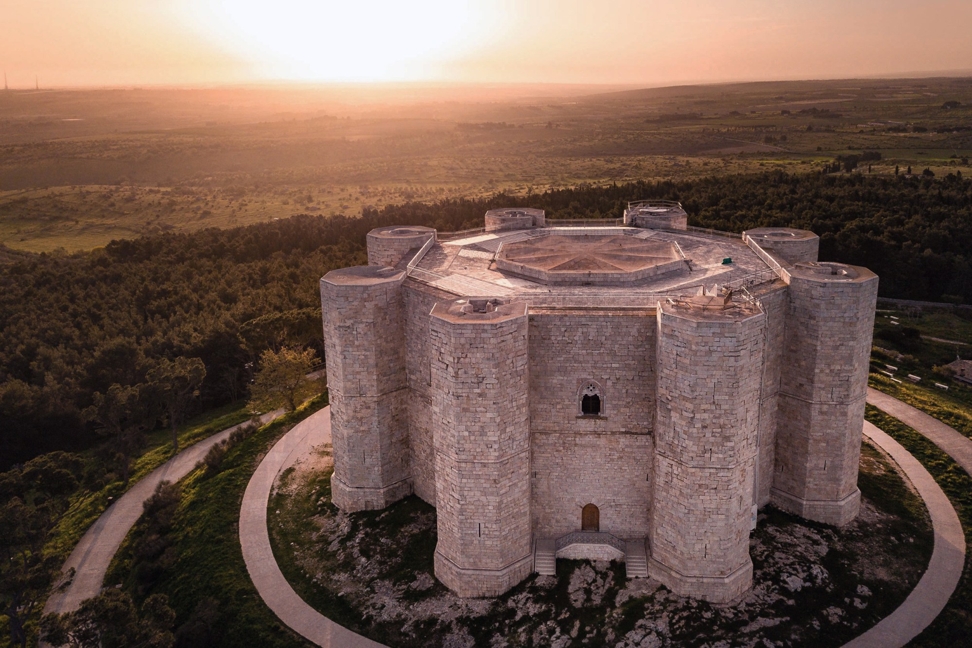 apt-10-interesting Castel del Monte, Puglia